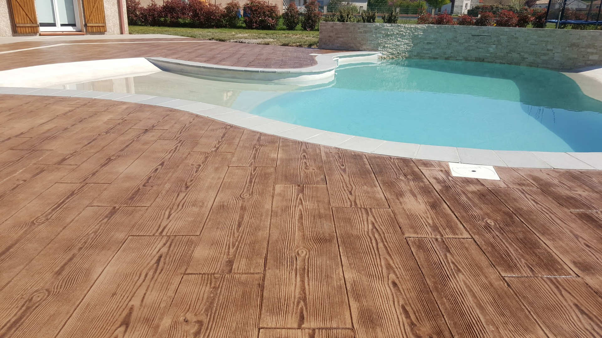 Qu’est-ce que le béton imprimé imitation bois? Quel est le prix?