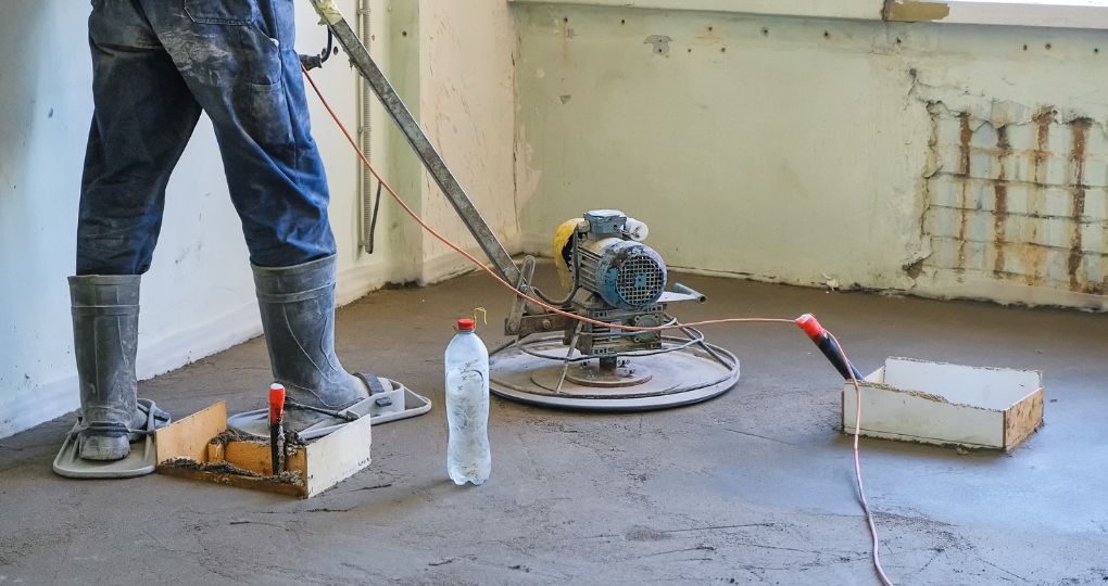 installation d'un dallage en béton à l'intérieur