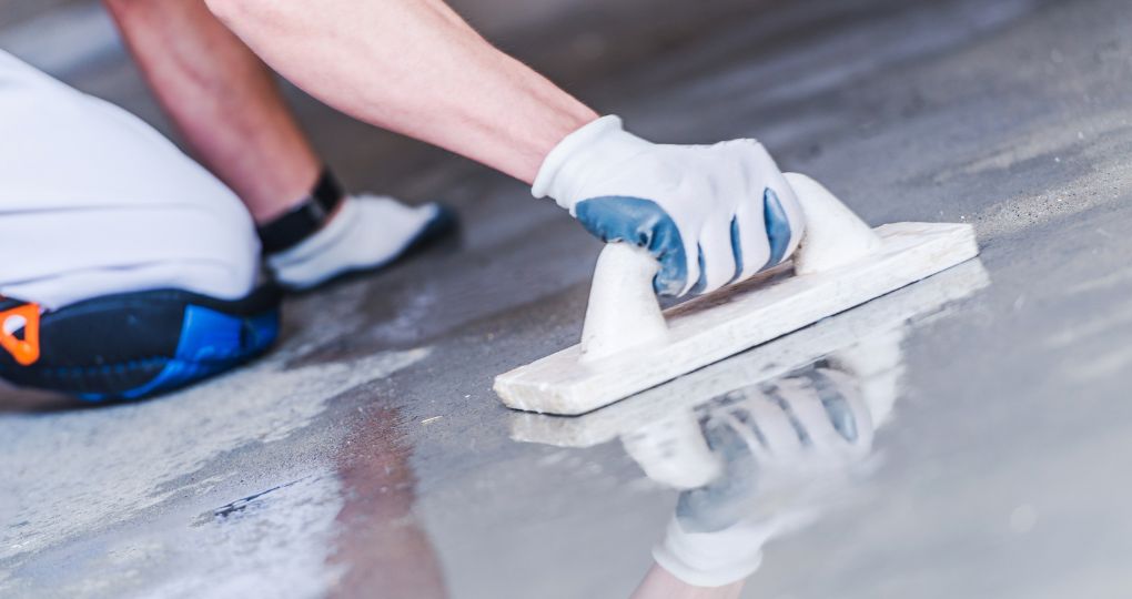 Comment réparer le sol en béton?